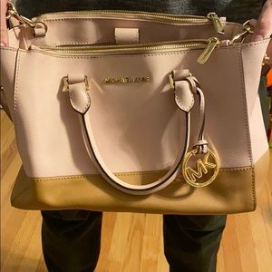 Michael Kors Purse. Used good condition